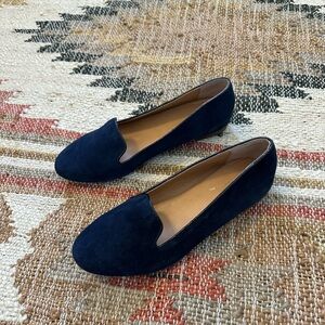 ✨ J.Crew Velvet/Suede Navy Blue Loafer Flats ✨
Size: 6.5